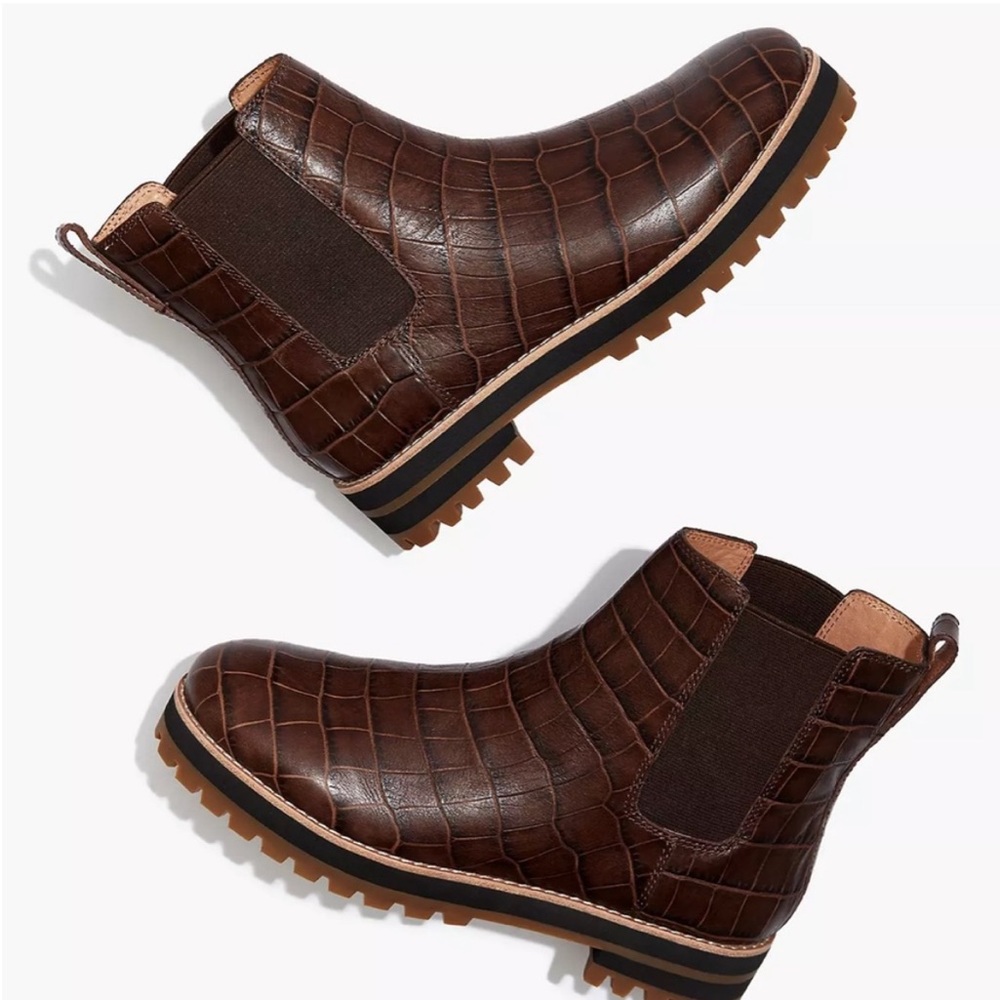Madewell the ivy chelsea lugsole boot in croc embossed leather size 8